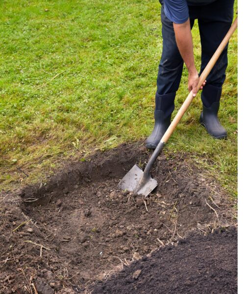 Making compost pit